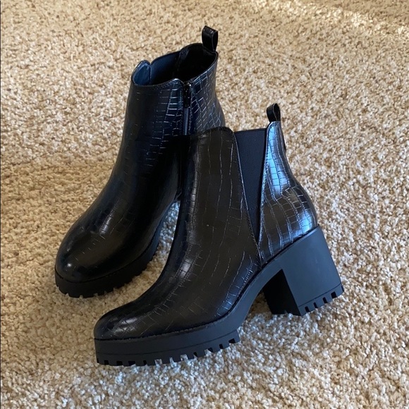 Missguided Shoes - Croc boots with zipper